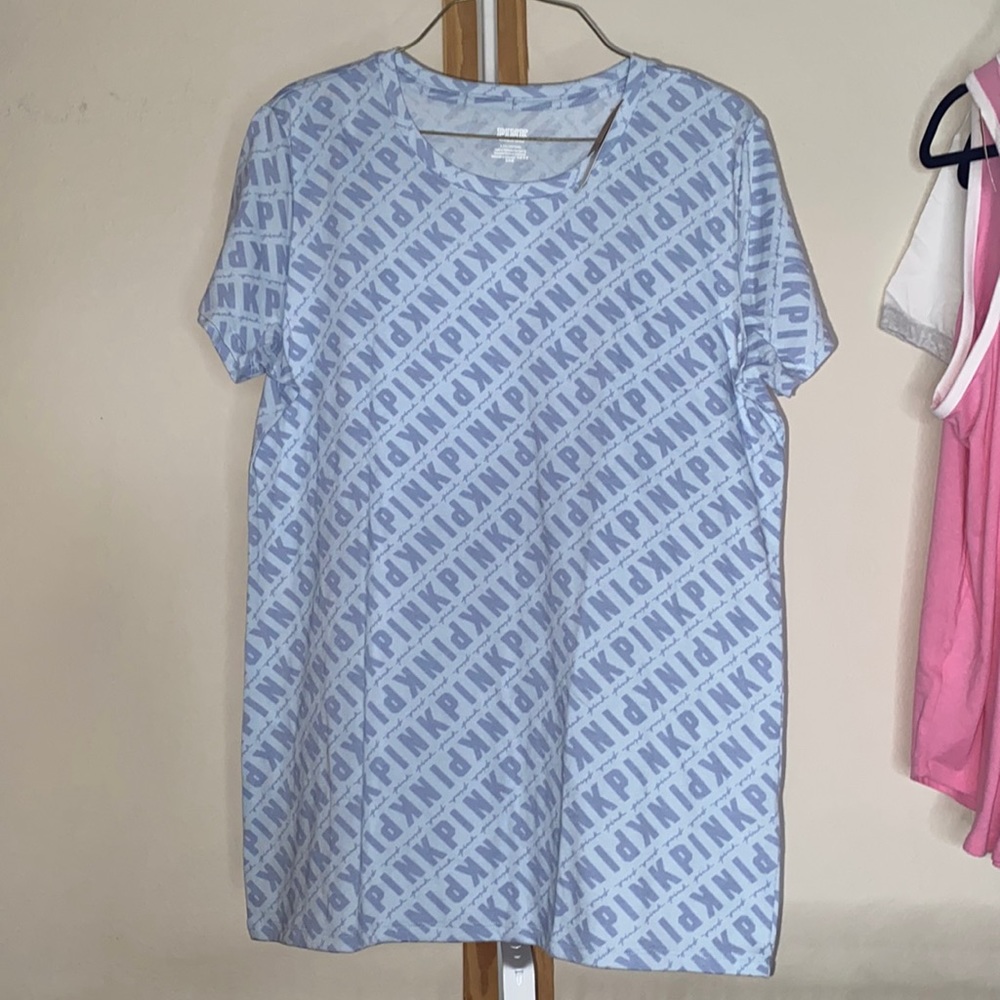 NEW Pink vs top size large
